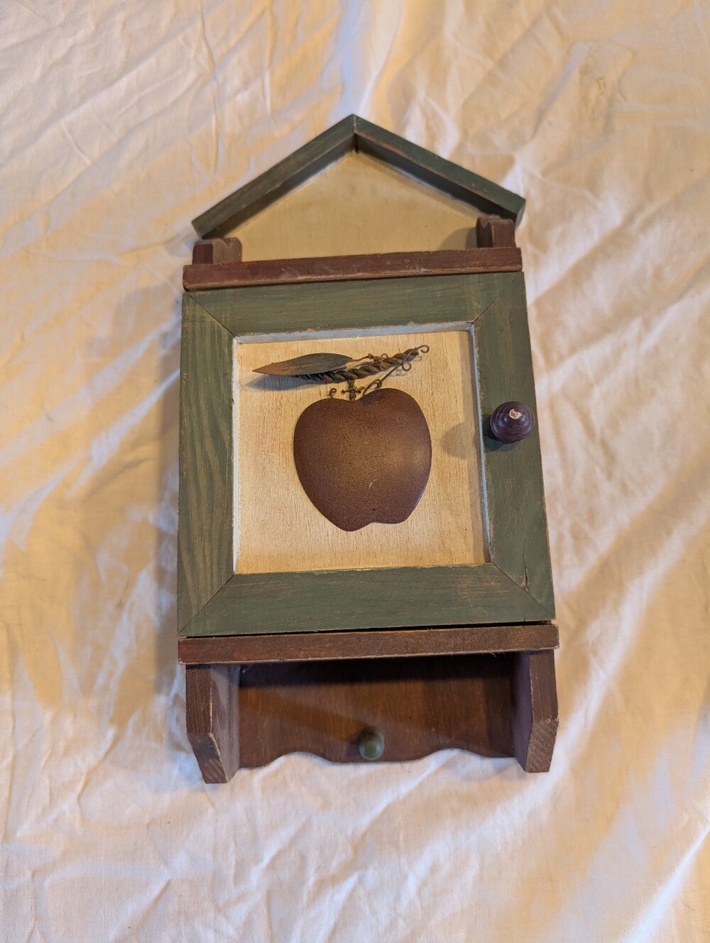 2/30$ Vintage Green and Brown Home Wall Apple Decor Display Shelf